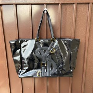 Yves Saint Laurent Black Leather Vavin Logo Buckle Large Tote bag.